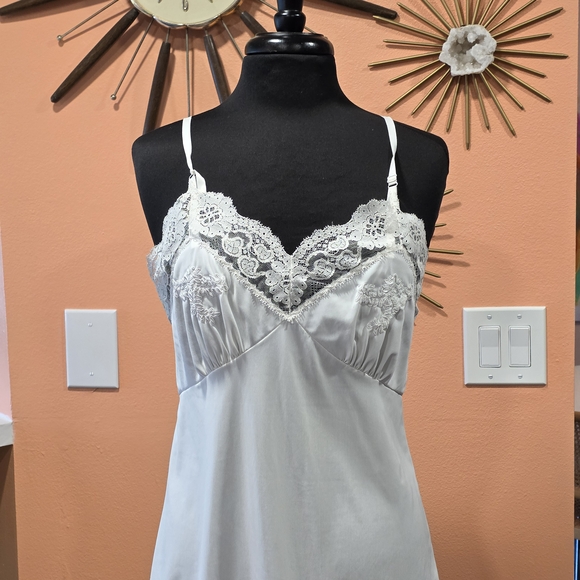Vintage 80s Slip 38 Isis Cream Lace Chemise Feminine Lace Satin Coquette - Picture 12 of 16